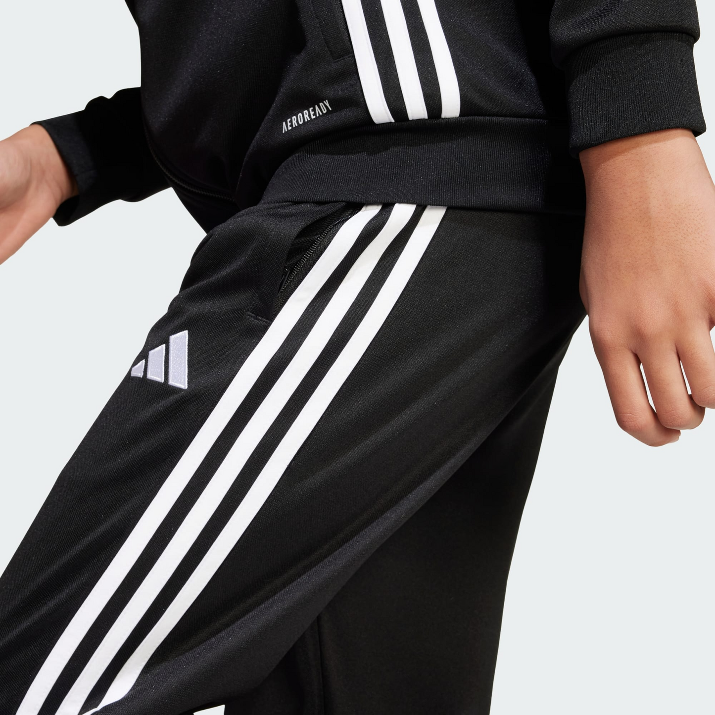 Tiro 25 Essentials Training Pants Kids / Pant / Black /