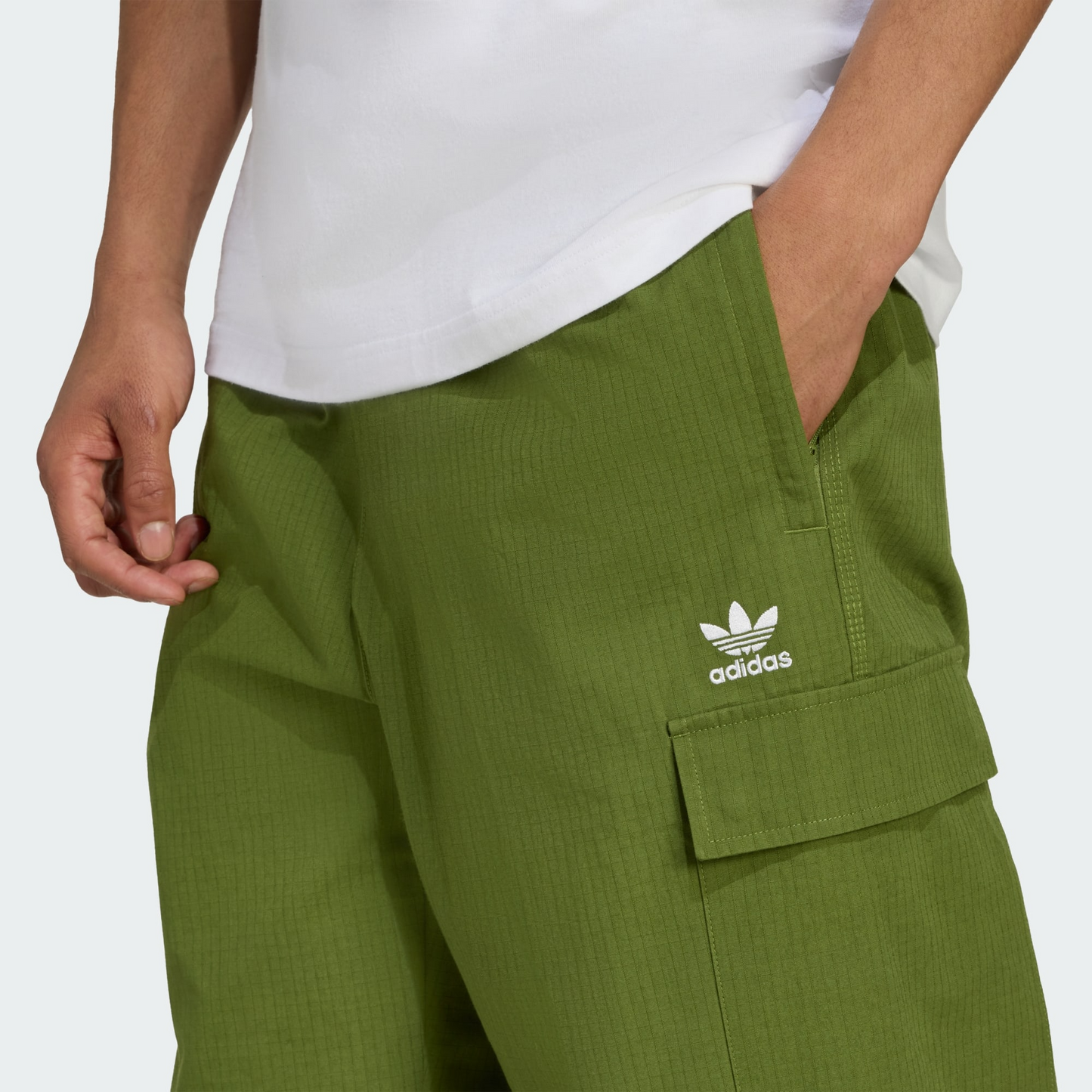 Trefoil Essentials Woven | MEN | WELLSTOW | ADIDAS |